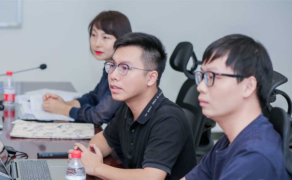 佳顺智能方案工程师为评审现场讲述解决方案